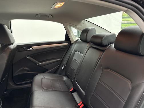 2022 Volkswagen Passat 2.0T SE