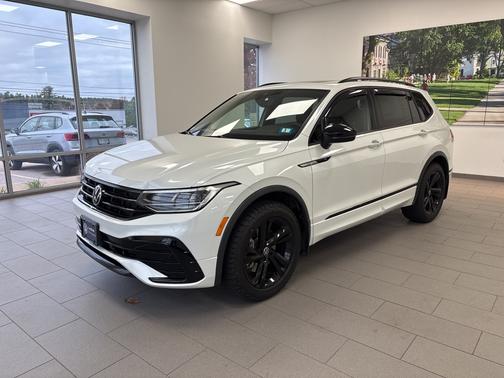 2023 Volkswagen Tiguan 2.0T SE R-Line Black