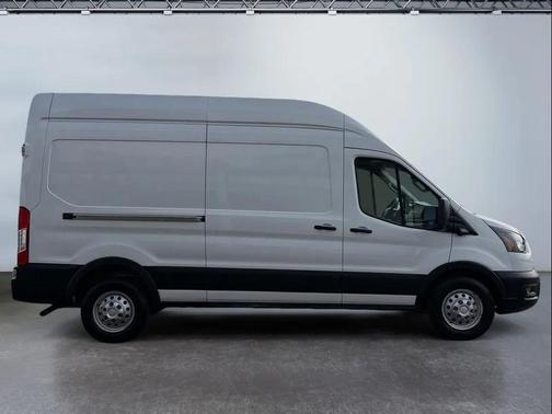 2022 Ford Transit-250 Base
