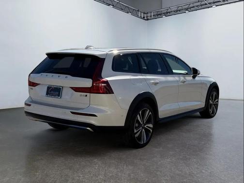 Crystal White Pearl 2025 Volvo V60 Cross Country Plus, B5 AWD Gas (mild hybrid)