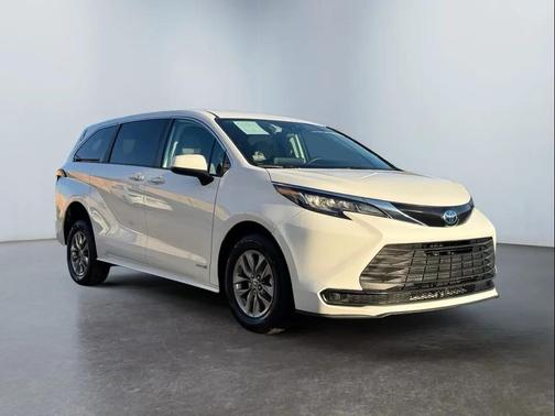 2021 Toyota Sienna LE