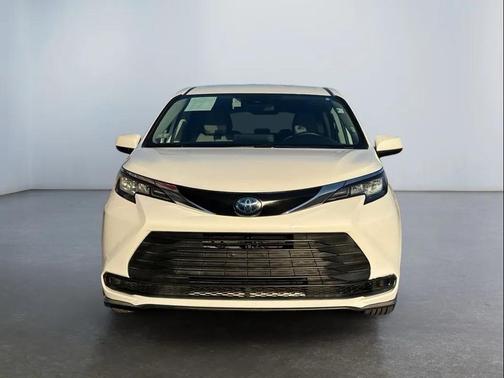 2021 Toyota Sienna LE