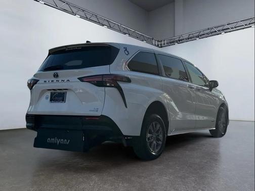 2021 Toyota Sienna LE