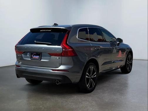 Gray 2020 Volvo XC60 T6 Momentum