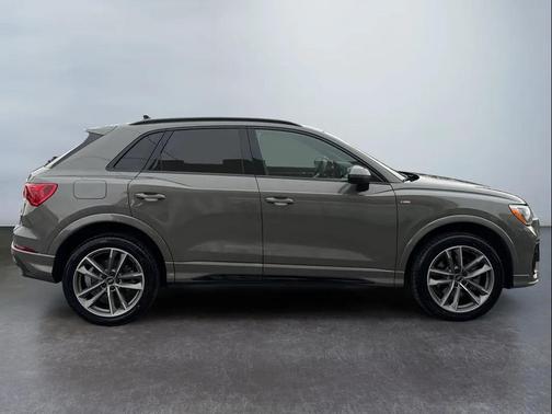 2022 Audi Q3 45 S line Premium