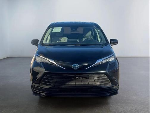 2024 Toyota Sienna LE