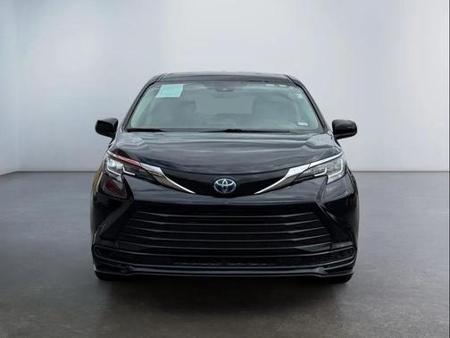 2022 Toyota Sienna LE