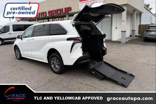 2023 Toyota Sienna LE