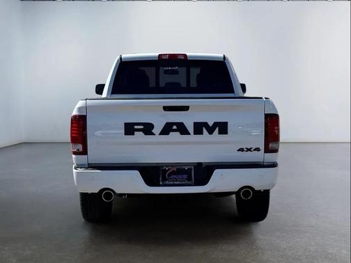 2018 RAM 1500 Night Crew Cab 4x4 6'4' Box