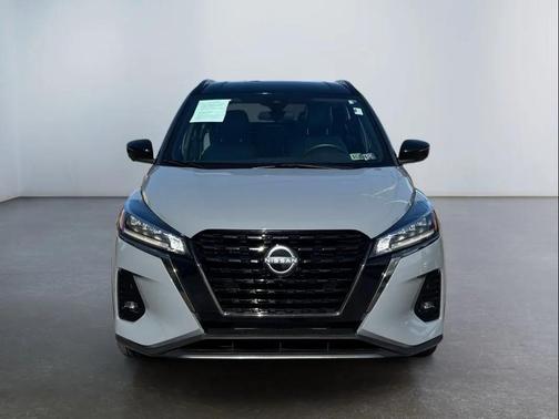Gray 2022 Nissan Kicks SR