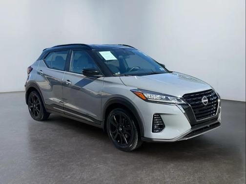 Gray 2022 Nissan Kicks SR