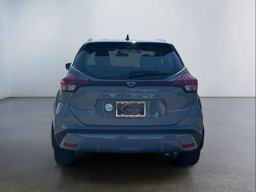 Gray 2022 Nissan Kicks SR