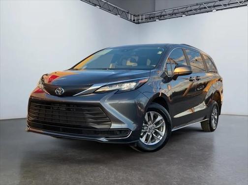 2025 Toyota Sienna LE