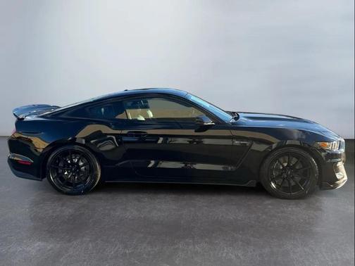 2017 Ford Shelby GT350 Base