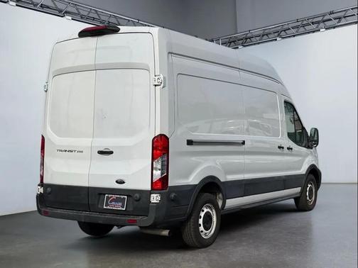 2022 Ford Transit-250 Base