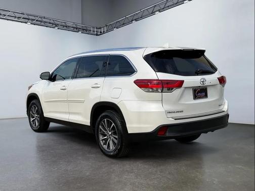 Blizzard Pearl 2019 Toyota Highlander XLE