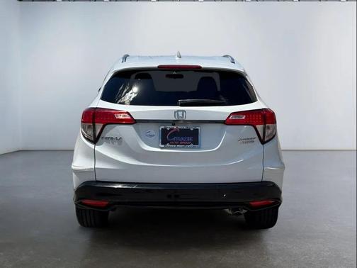 White 2021 Honda HR-V AWD Sport