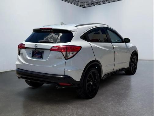 White 2021 Honda HR-V AWD Sport