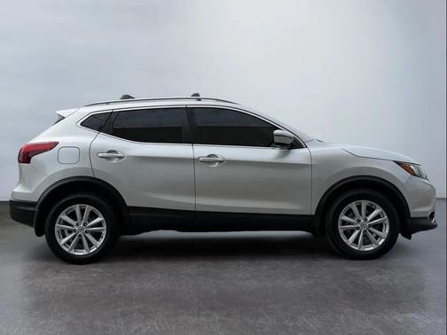 Brilliant Silver 2018 Nissan Rogue Sport SV