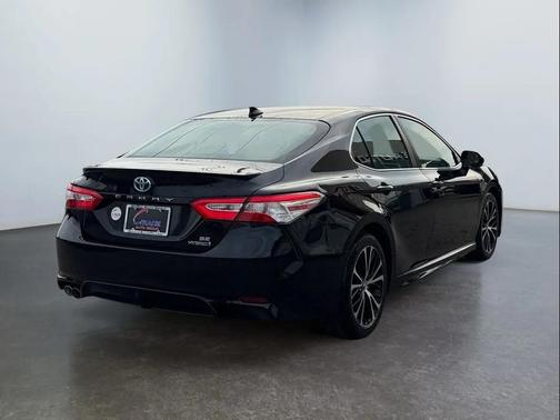 Midnight Black Metallic 2020 Toyota Camry SE