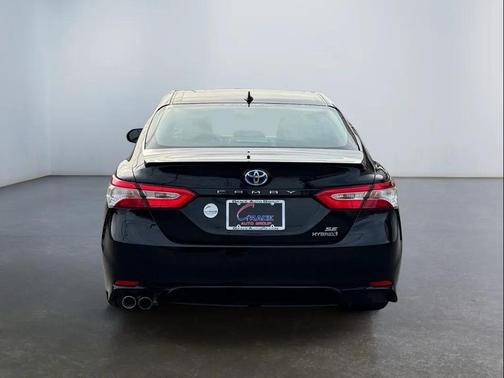 Midnight Black Metallic 2020 Toyota Camry SE