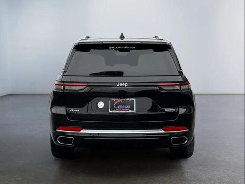 2022 Jeep Grand Cherokee Summit