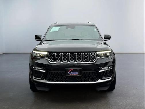 2022 Jeep Grand Cherokee Summit