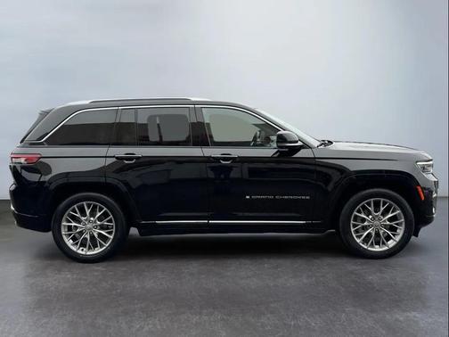 2022 Jeep Grand Cherokee Summit