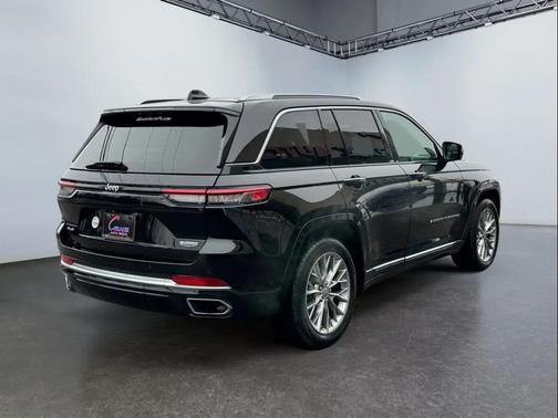 2022 Jeep Grand Cherokee Summit