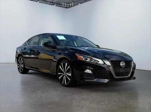 2022 Nissan Altima SR FWD