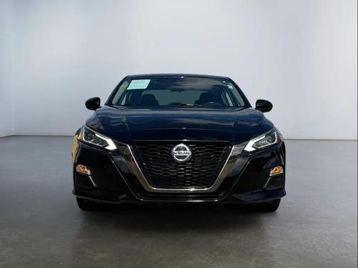 2022 Nissan Altima SR FWD