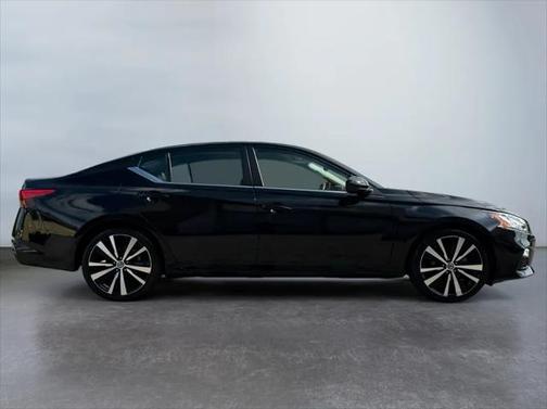 2022 Nissan Altima SR FWD