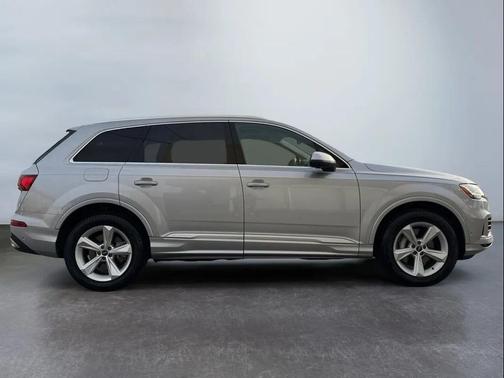 2022 Audi Q7 55 Premium