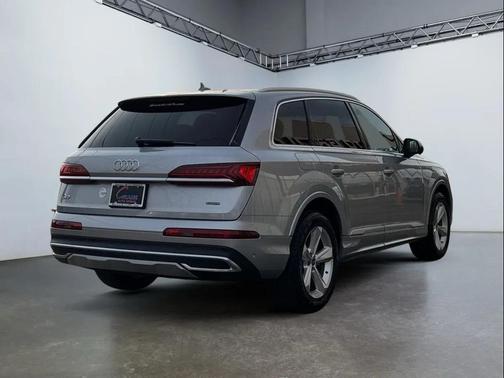 2022 Audi Q7 55 Premium