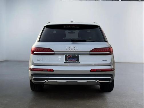 2022 Audi Q7 55 Premium