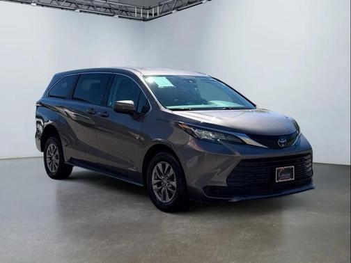 2021 Toyota Sienna LE