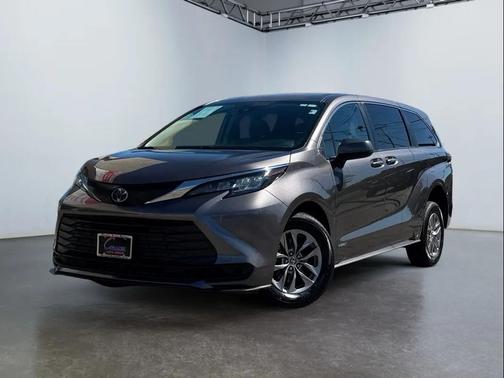 2021 Toyota Sienna LE