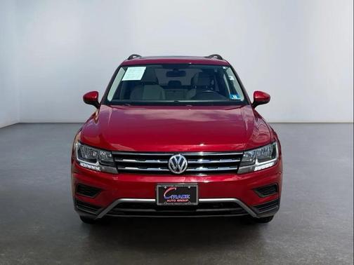 Cardinal Red Metallic 2018 Volkswagen Tiguan 2.0T SE 4MOTION