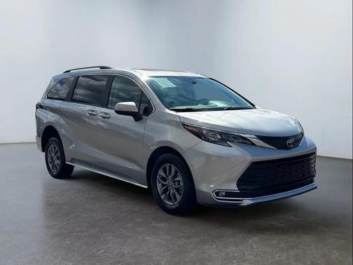 2024 Toyota Sienna XLE