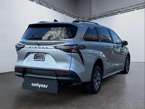 2024 Toyota Sienna XLE