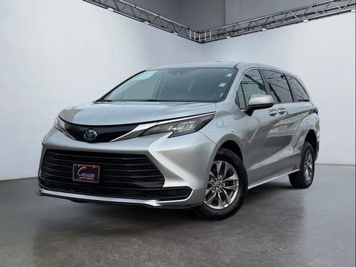 2024 Toyota Sienna LE