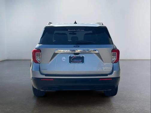 Iconic Silver Metallic 2022 Ford Explorer XLT