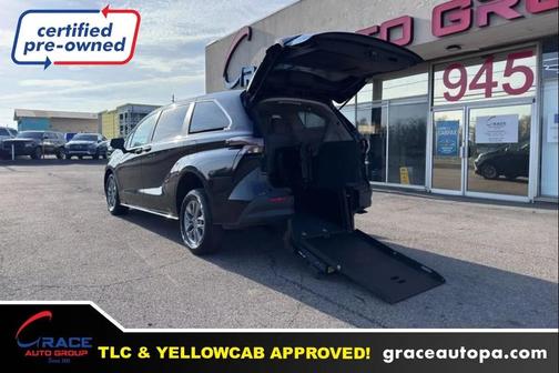 2024 Toyota Sienna LE