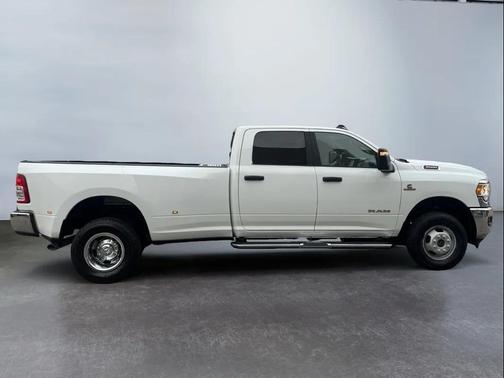 2024 RAM 3500 Big Horn Crew Cab 4x4 8' Box