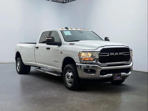 2024 RAM 3500 Big Horn Crew Cab 4x4 8' Box