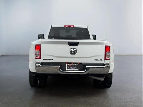 2024 RAM 3500 Big Horn Crew Cab 4x4 8' Box