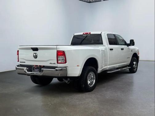 2024 RAM 3500 Big Horn Crew Cab 4x4 8' Box