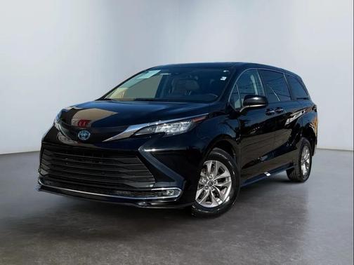 2022 Toyota Sienna XLE