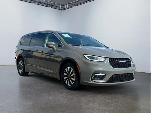 2022 Chrysler Pacifica Hybrid Touring L