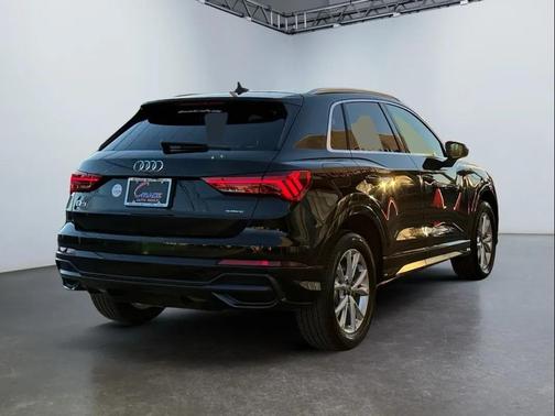 2022 Audi Q3 45 S line Premium Plus